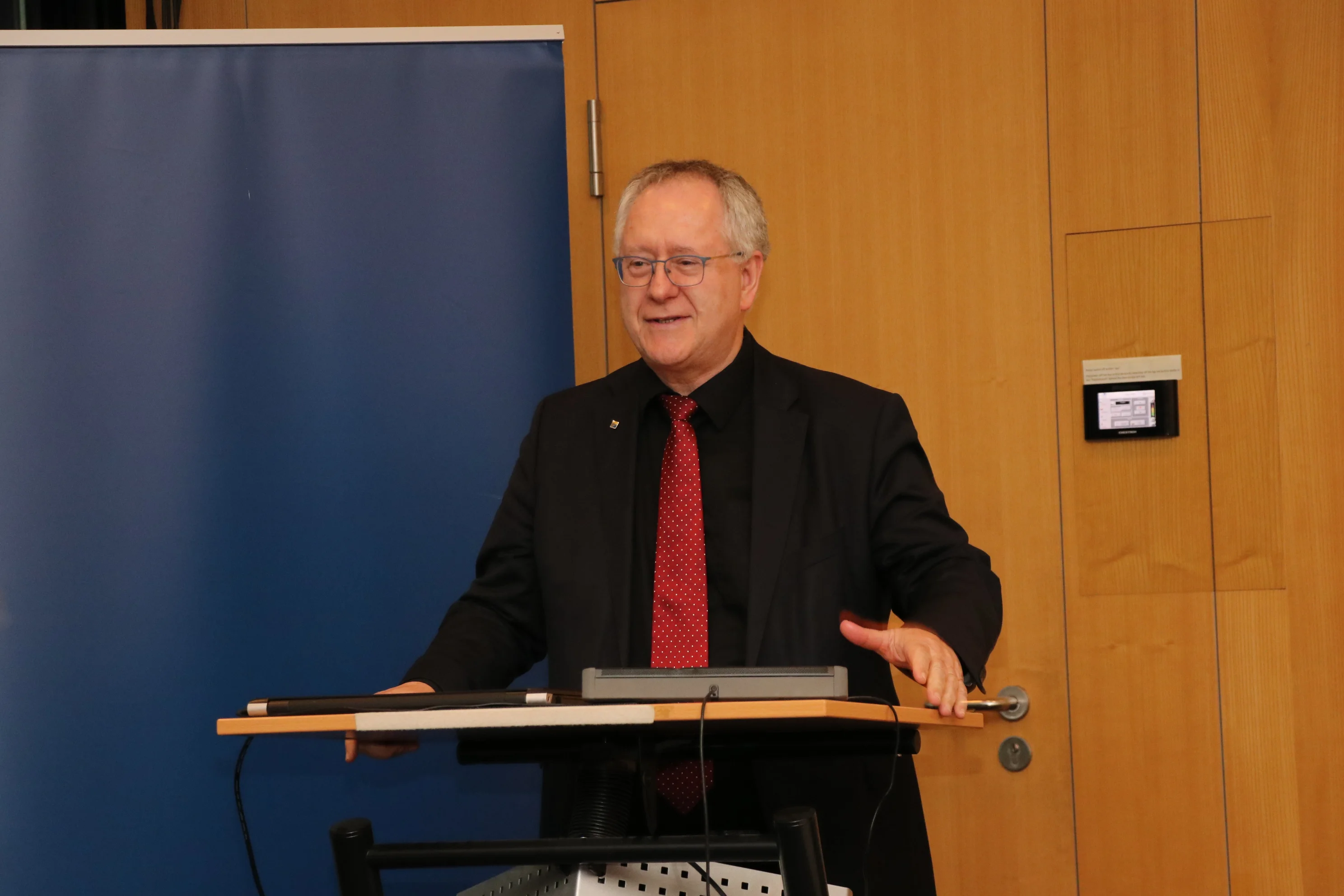 Rektor Prof. Dr. Michael Hoch